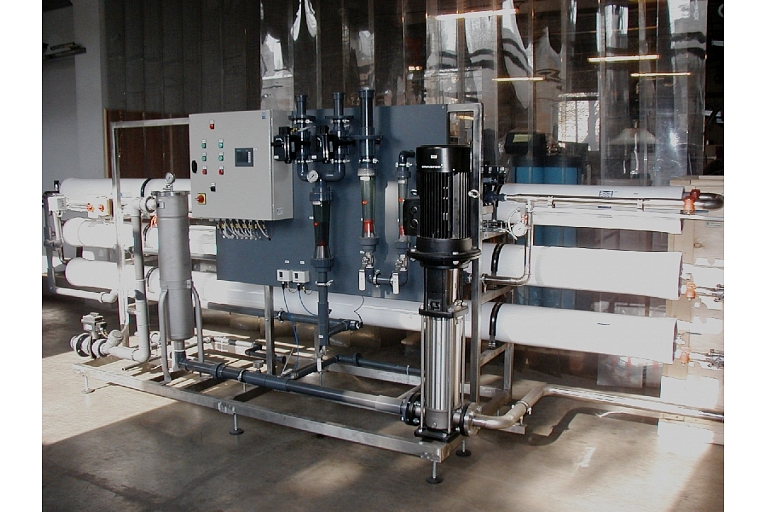 Automatic water treatment complexes