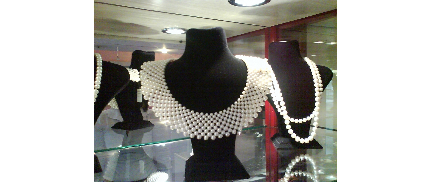 Pearls, naturally and artificially grown, bijouterie