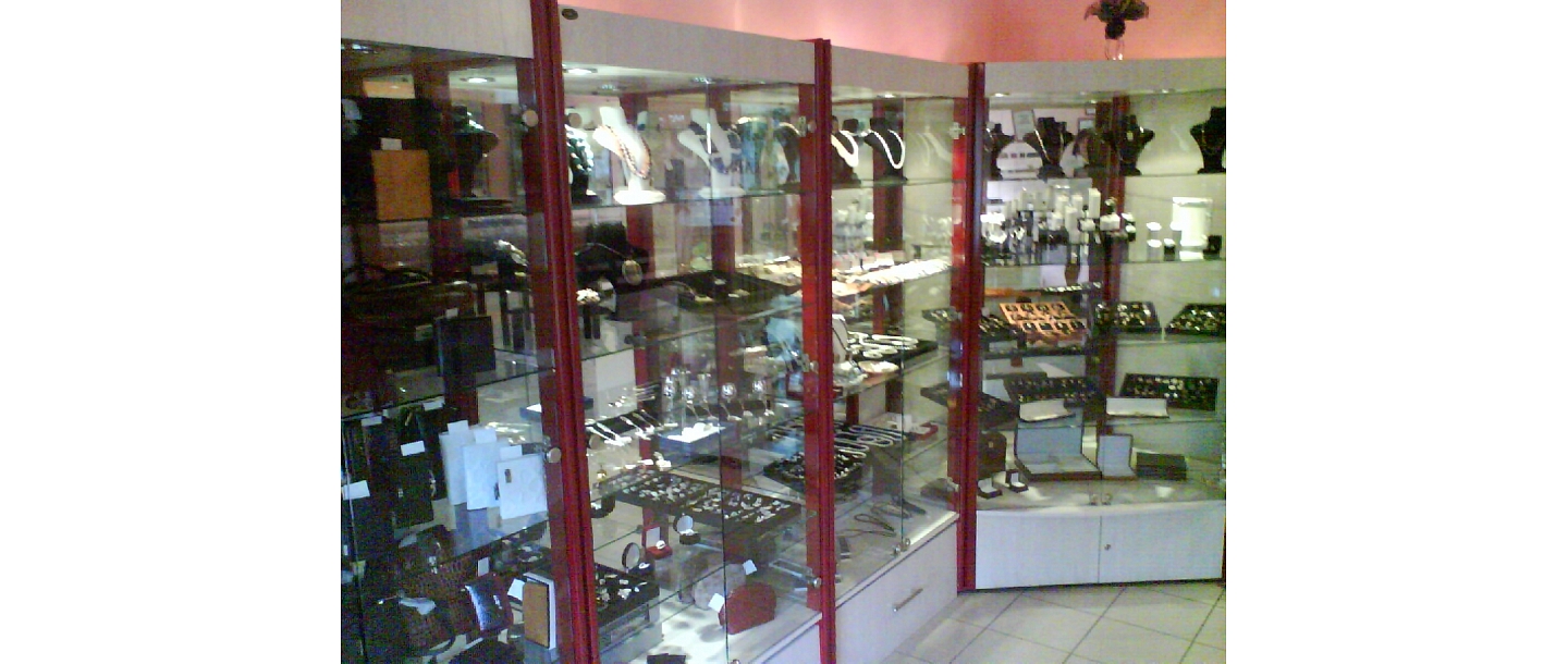 Pearls, gold, silver, bijouterie