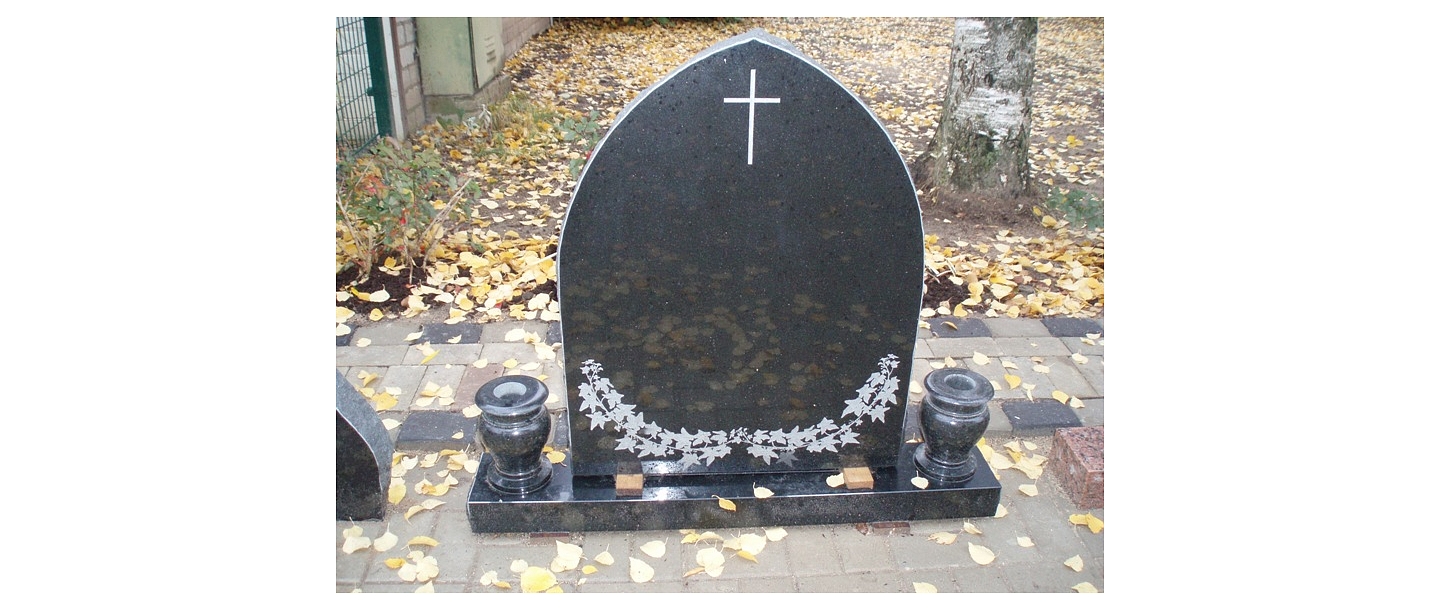 Akmens apstrāde, kapu pieminekļi, kapakmeņi