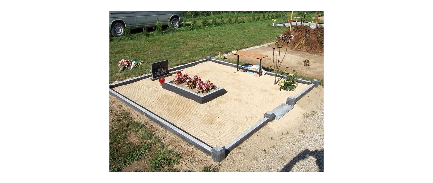 Akmens apstrāde, kapu pieminekļi, kapakmeņi