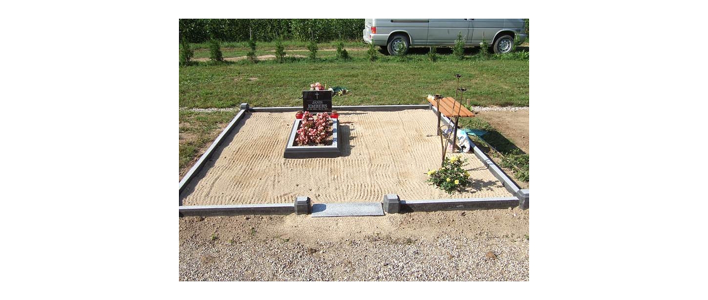 Akmens apstrāde, kapu pieminekļi, kapakmeņi