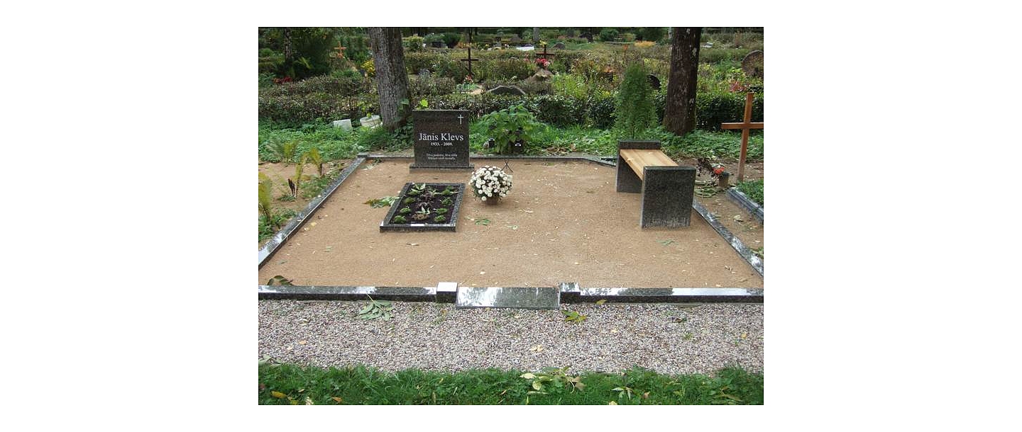 Akmens apstrāde, kapu pieminekļi, kapakmeņi