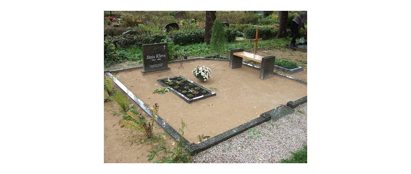 Akmens apstrāde, kapu pieminekļi, kapakmeņi