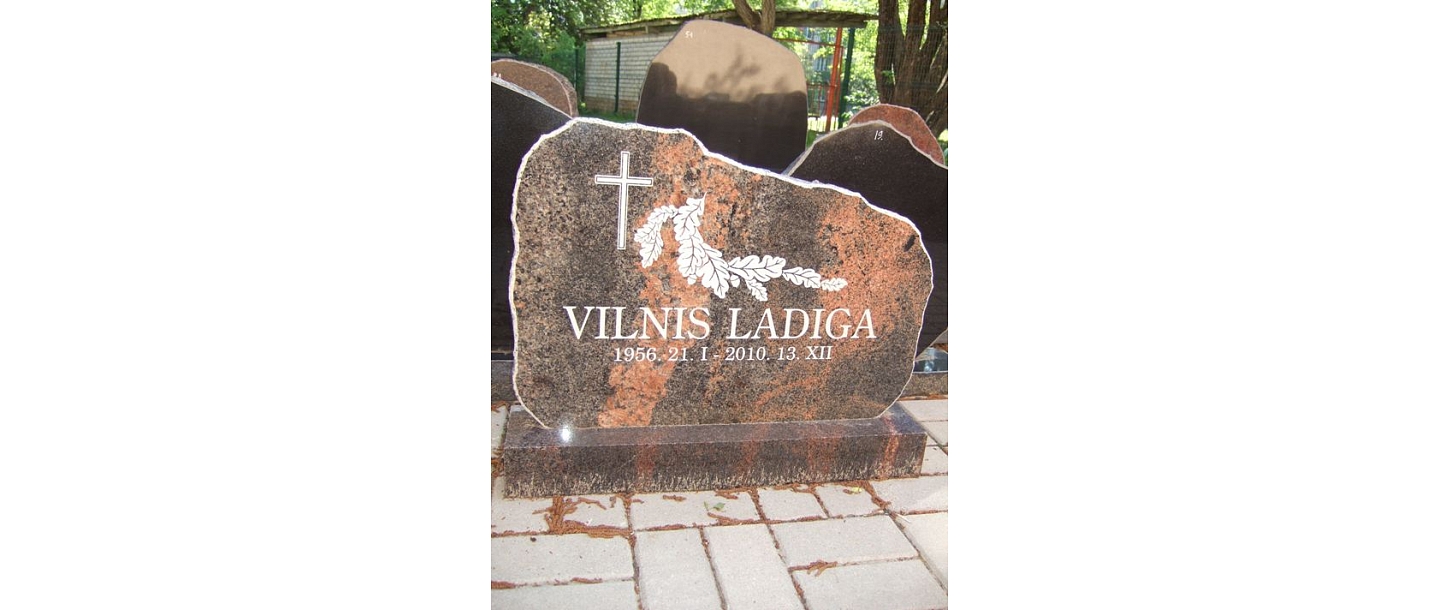 Akmens apstrāde, kapu pieminekļi, kapakmeņi