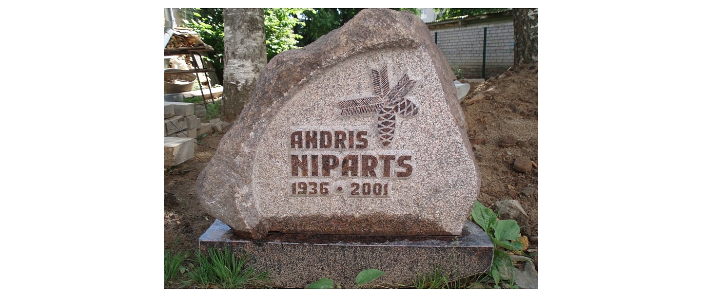 Akmens apstrāde, kapu pieminekļi, kapakmeņi