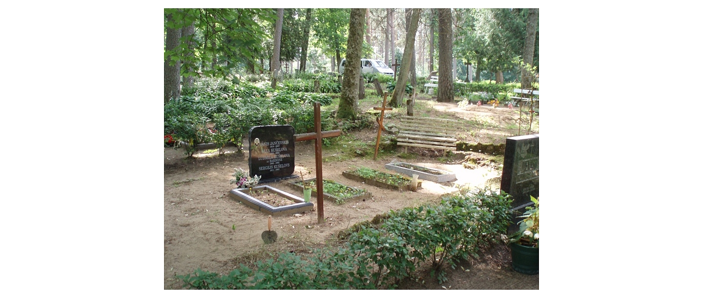 Akmens apstrāde, kapu pieminekļi, kapakmeņi