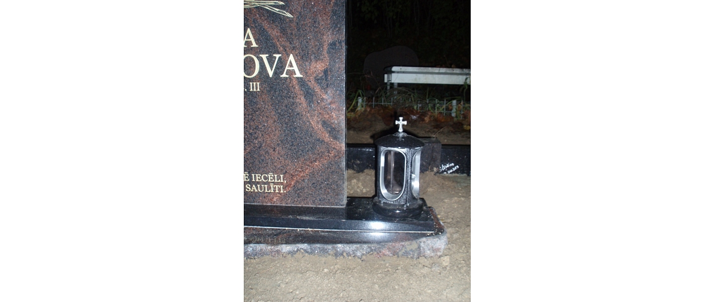 Akmens apstrāde, kapu pieminekļi, kapakmeņi