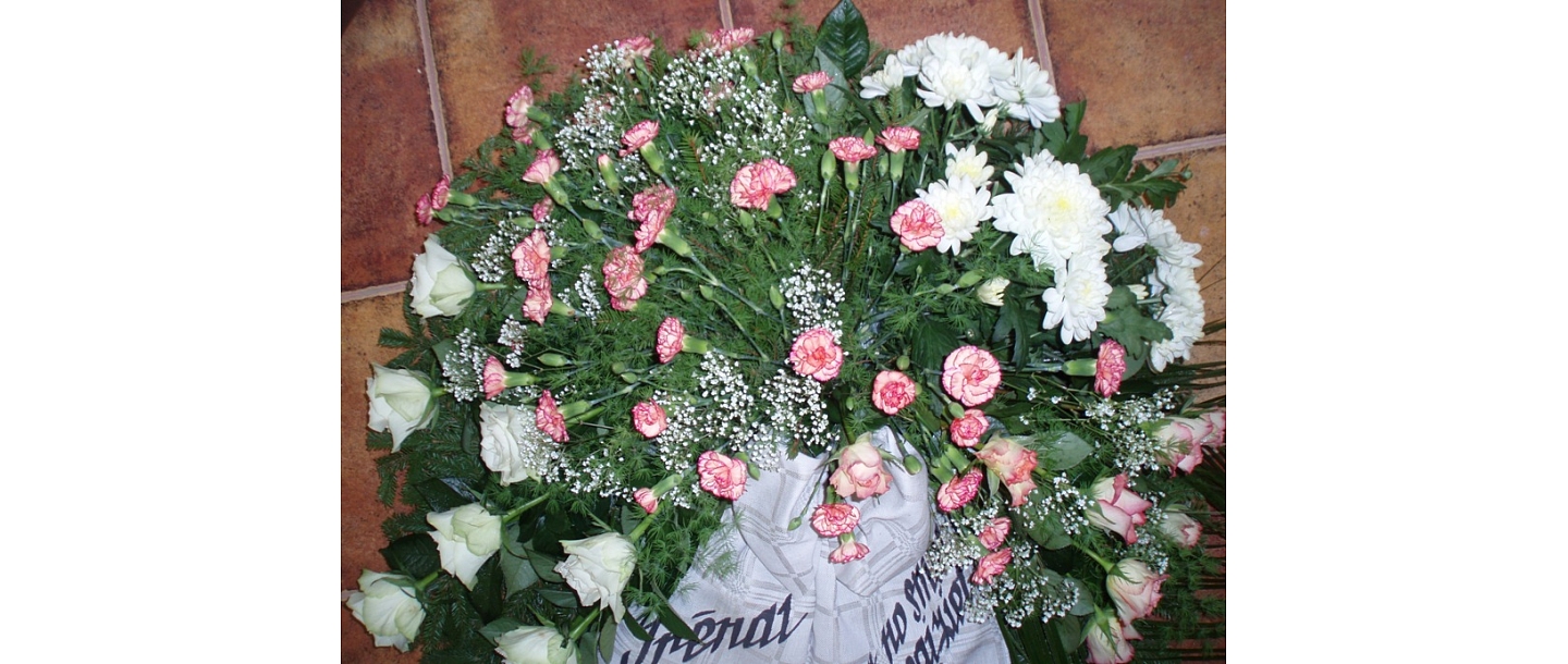 Bēru vainagi, kroņi, štrausi, ziedi