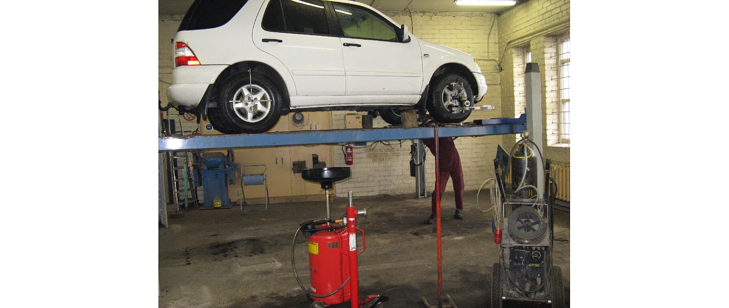 Preparation of cars for technical inspection in Kuldiga