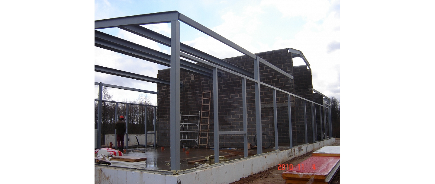 Metal structure assembly