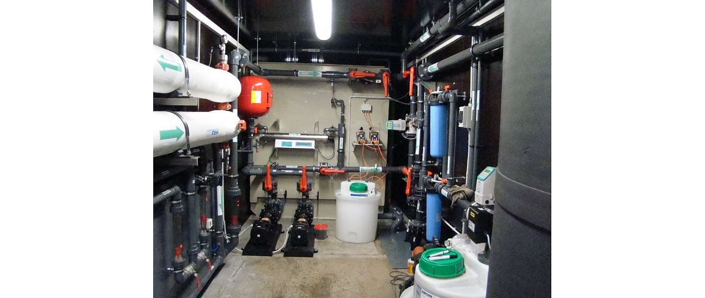 Water deironing and softening filters