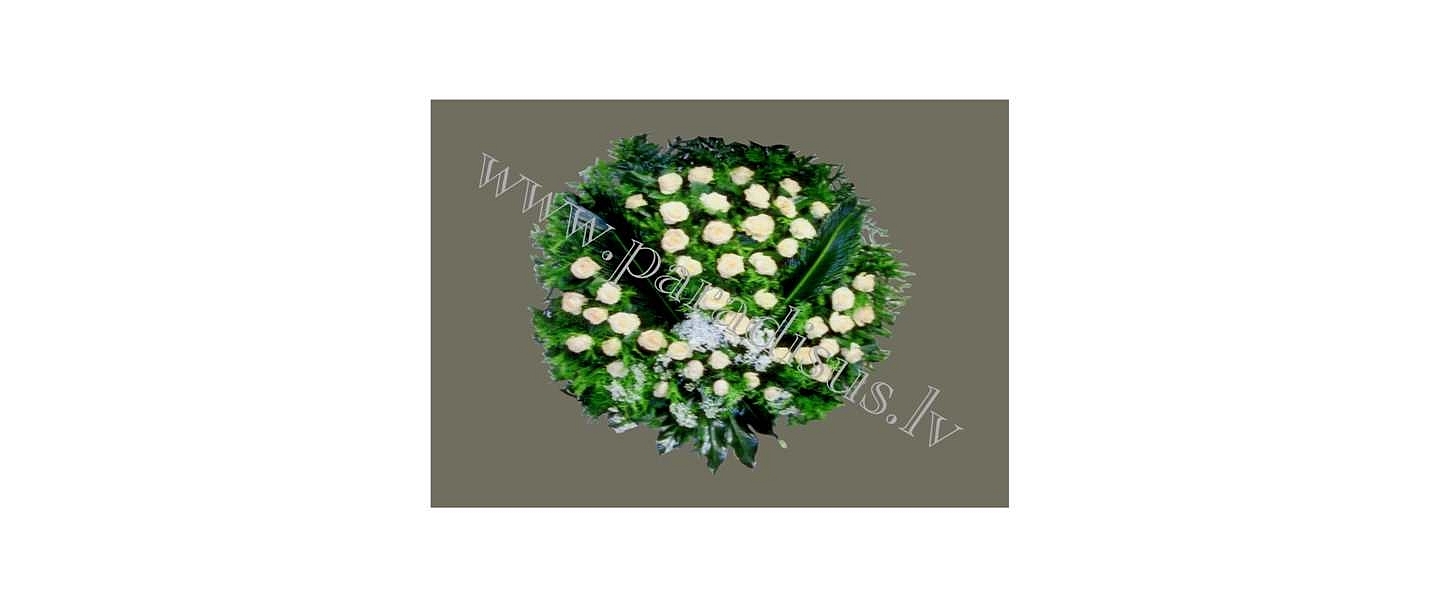 Траурные венки, богатые цветами