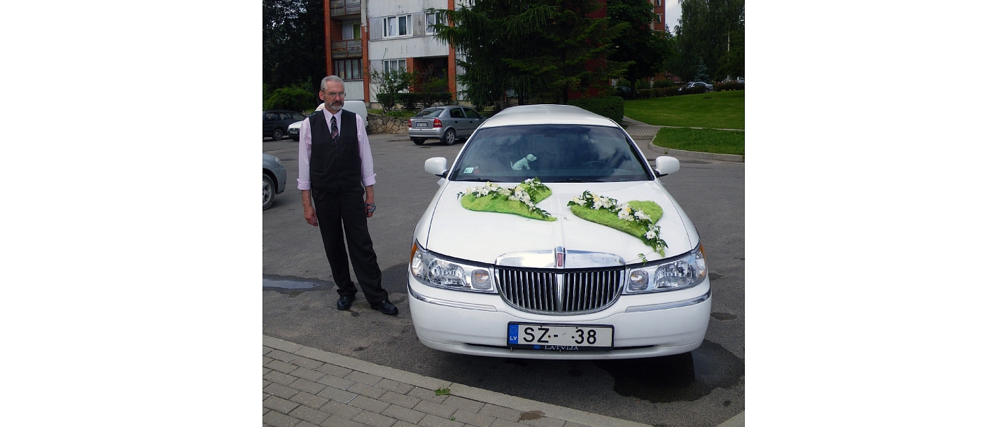 Wedding car decor in Ogre