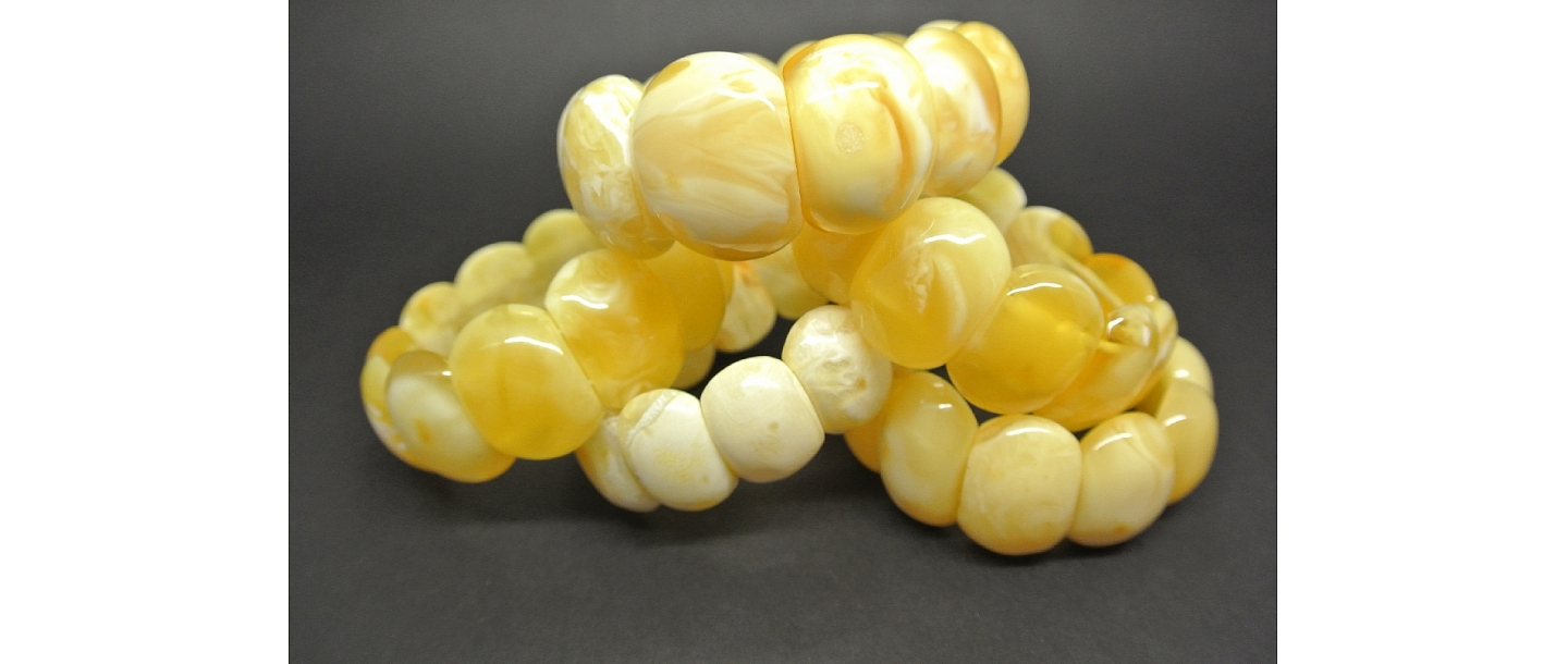 Amber jewelery trade