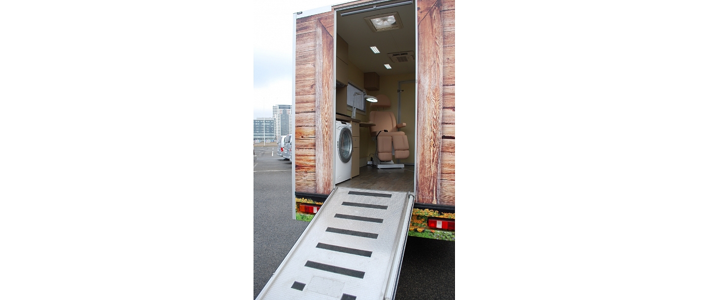 Самаритянская поддержка дома, автомобиль для одиноких, для пенсионеров, проживающих в отдаленных районах, душ, уход за ступнями, стиральная машина, газовая плита, услуги парикмахера.