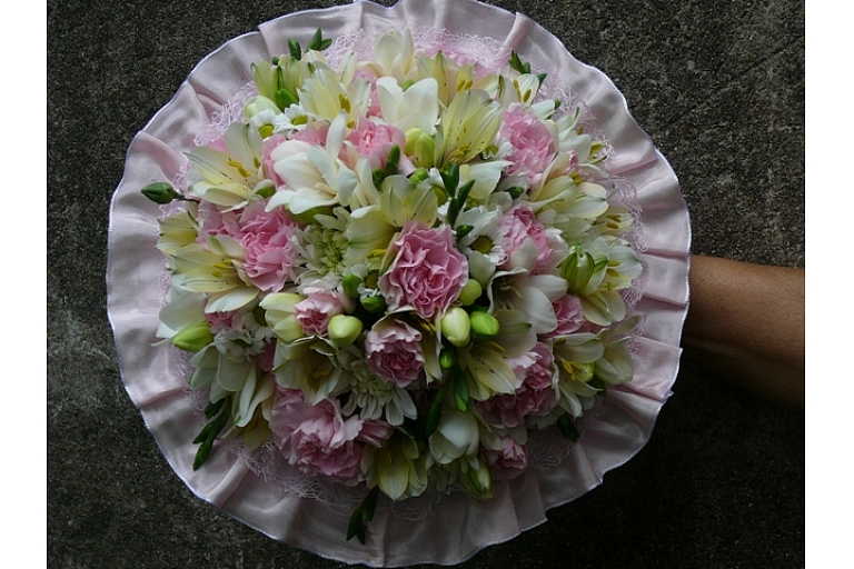 bouquet with ruffles