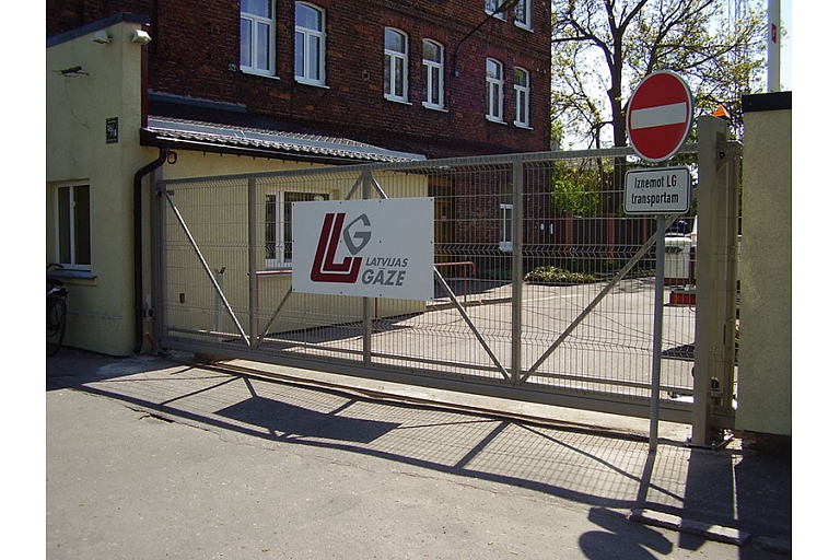 Sliding gates