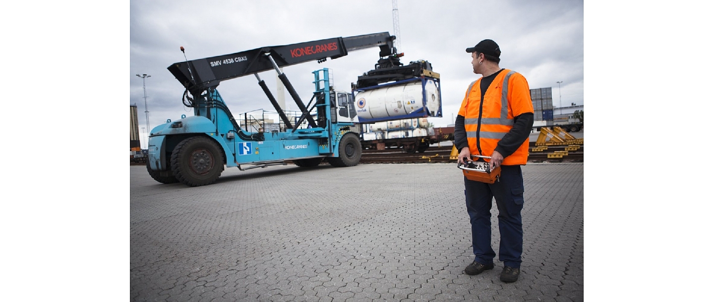 Контейнерный погрузчик