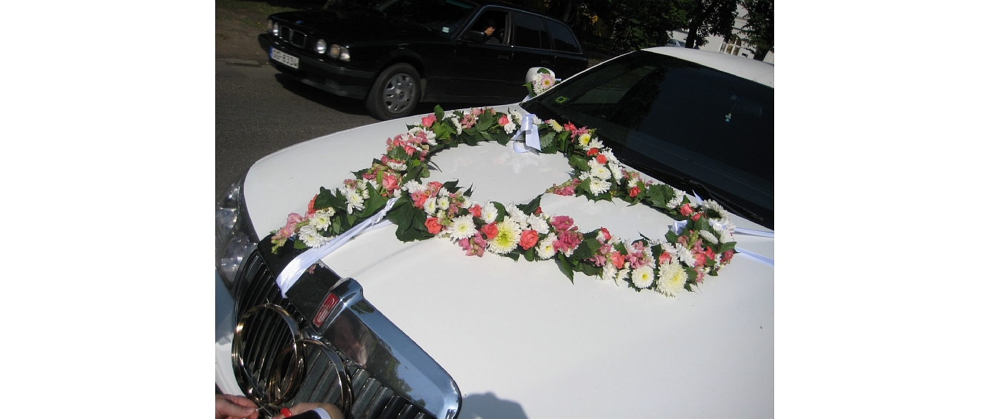 Wedding car decoration with flowers