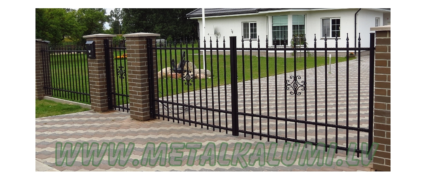 Metal fence gate