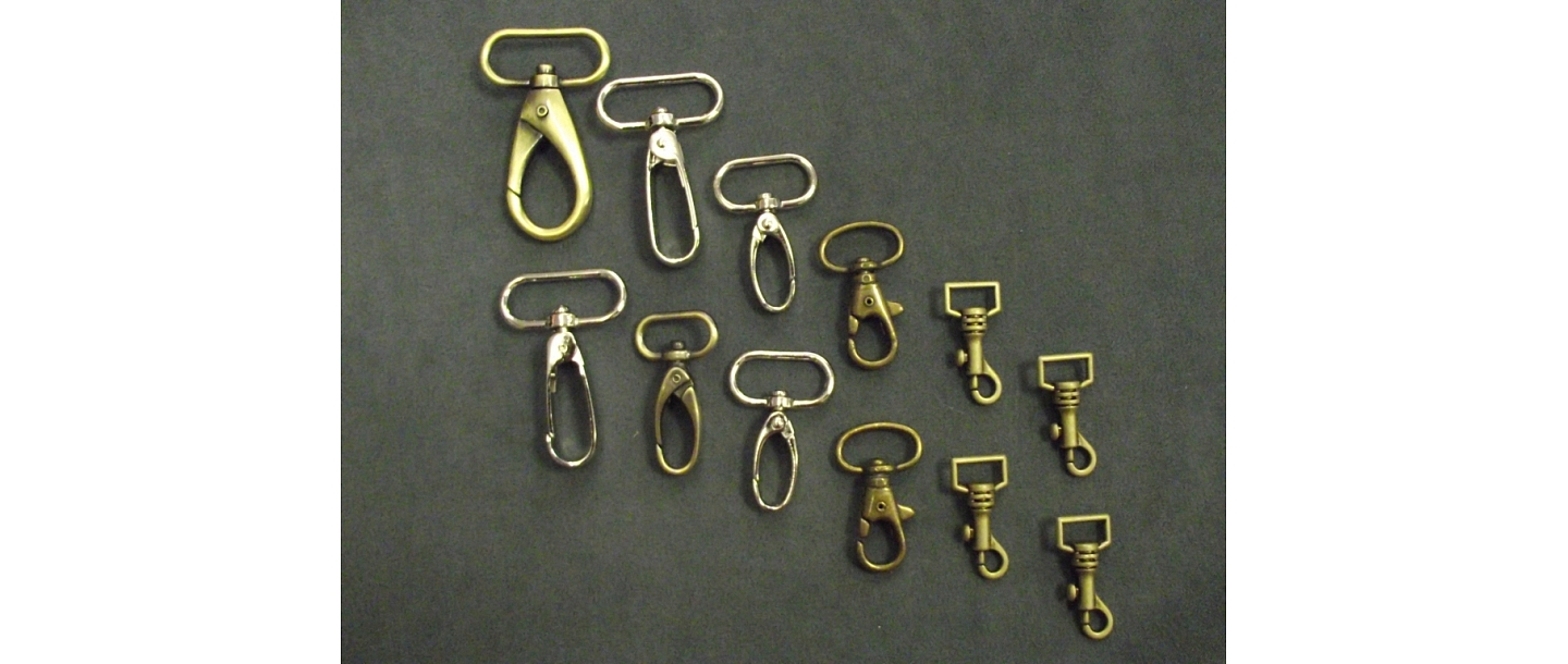Metal fittings carabiners