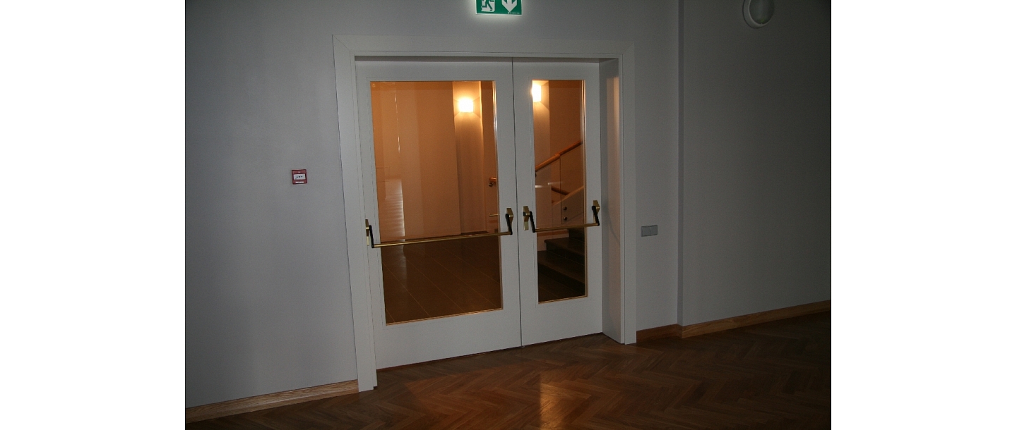 Doors for hospitals