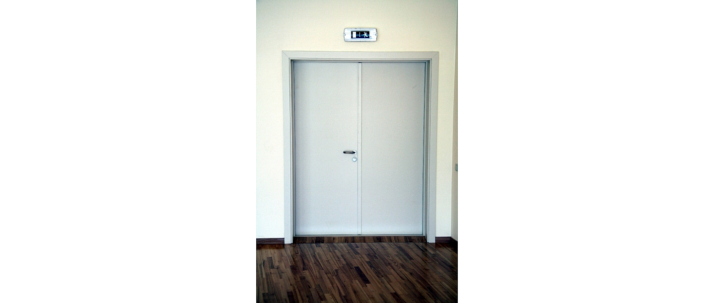 Divvērtņu koka durvis