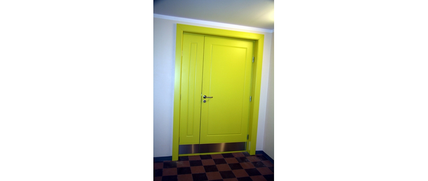 Certified soundproof doors