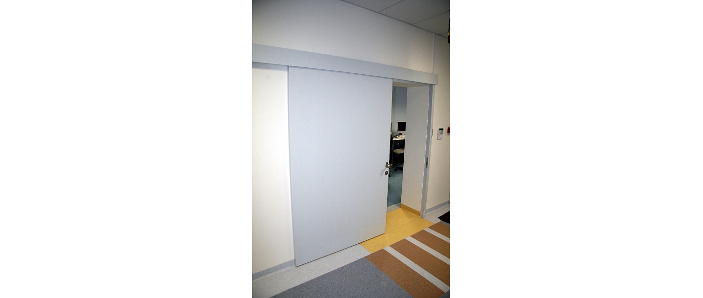 Bīdāmas durvis iestādēm