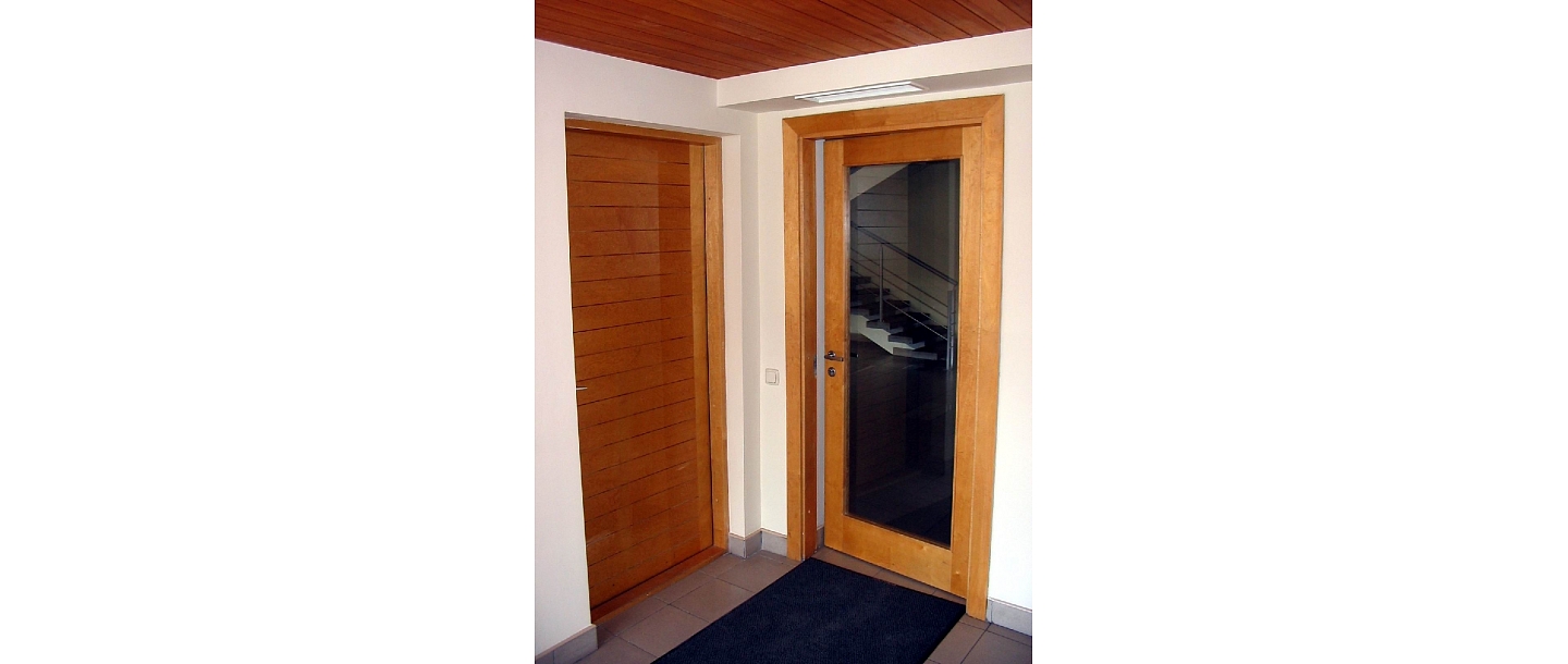 Single-sided wooden door