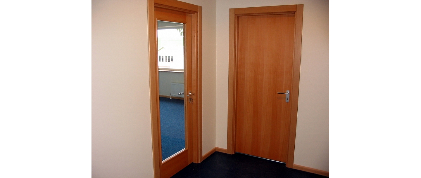 Single-sided wooden door