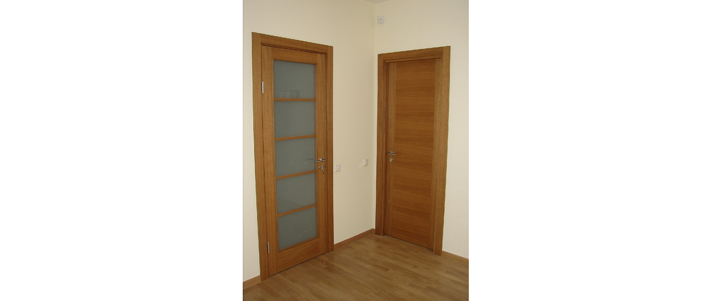 Single-sided wooden door