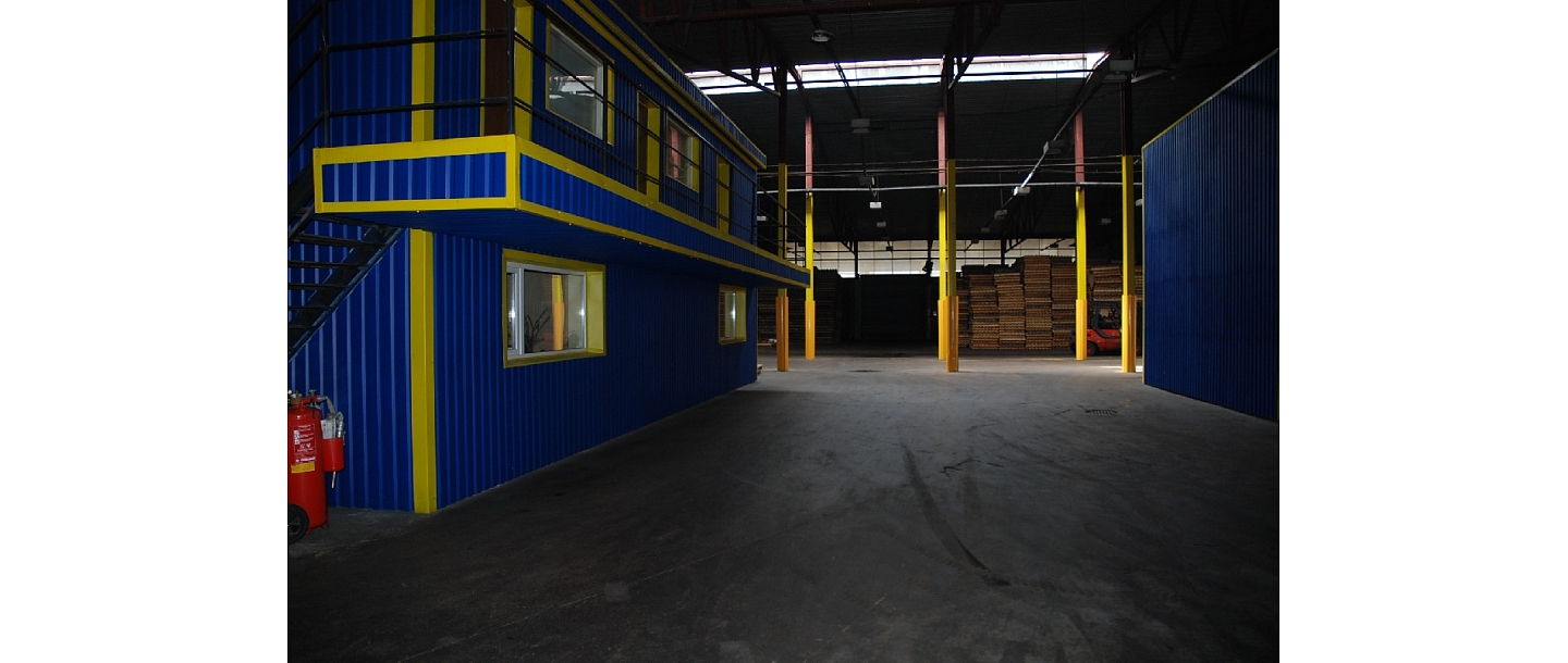 Warehouse services for packaged cargo