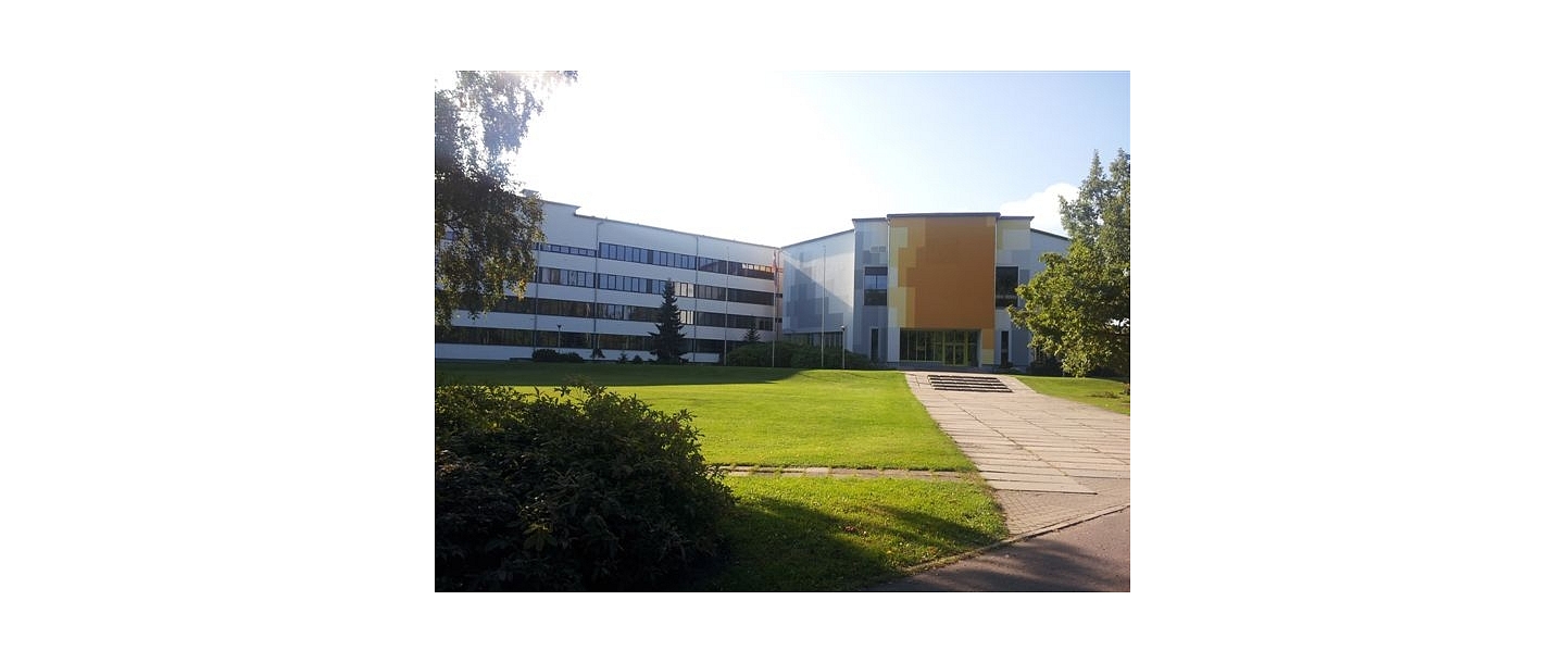 PVC, koka un alumīnija logu sistēmas