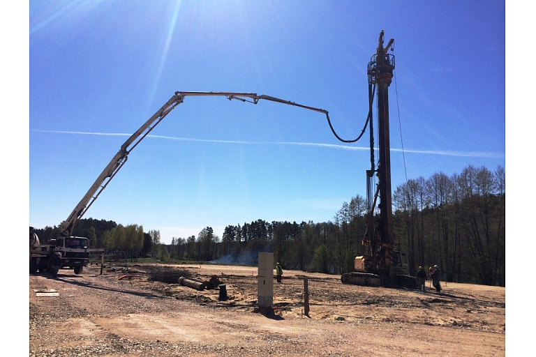 Pile foundations, drilled piles, pile drilling equipment