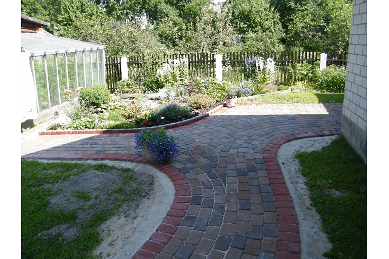 Curb paving