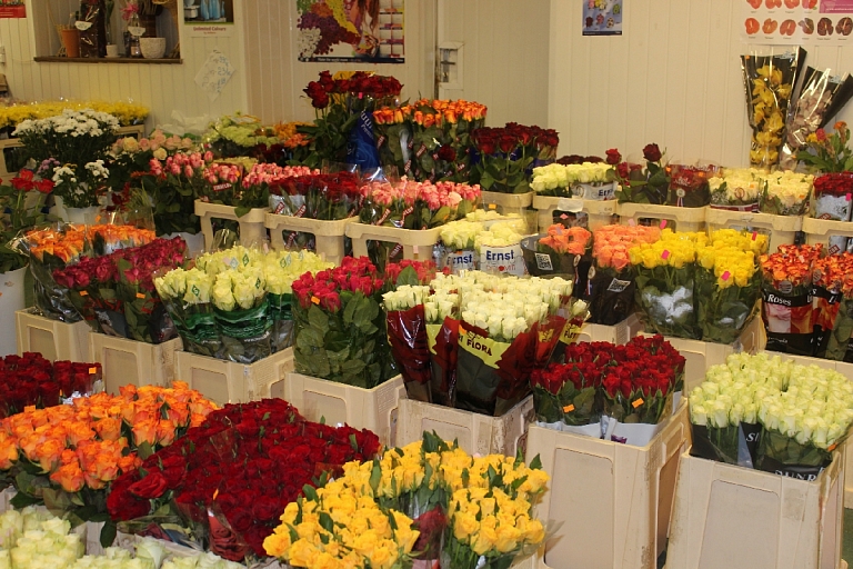 Cut flowers in Viestura prospect in Riga