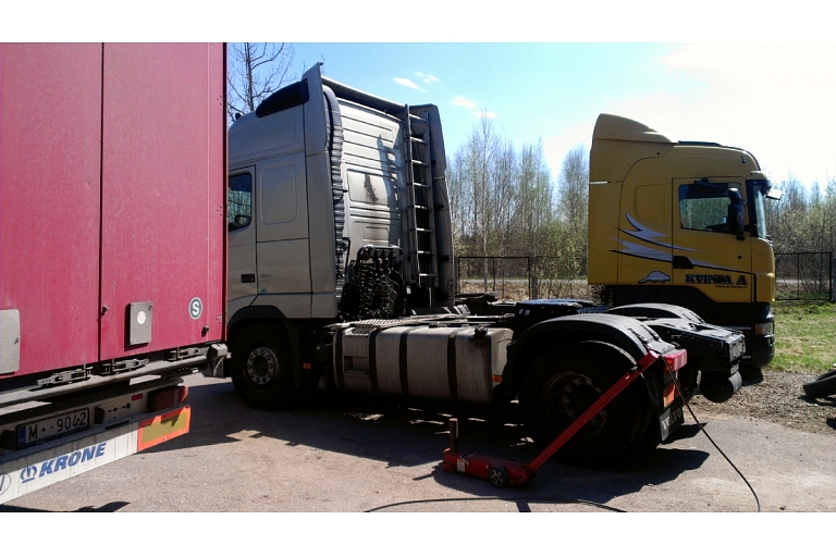 Truck tyre service