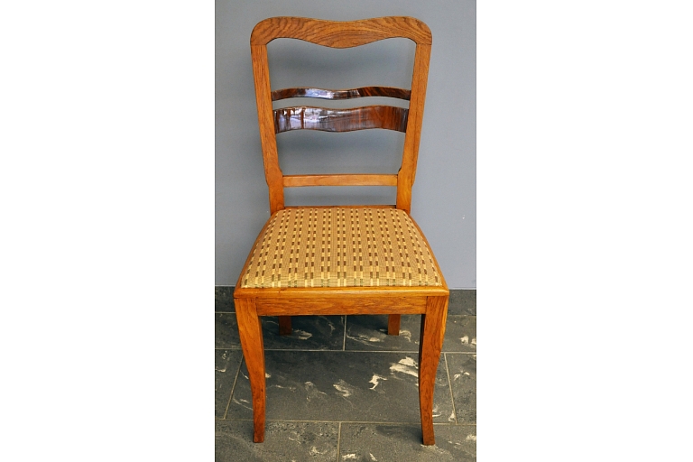 20th century. initial solid oak chair - restored