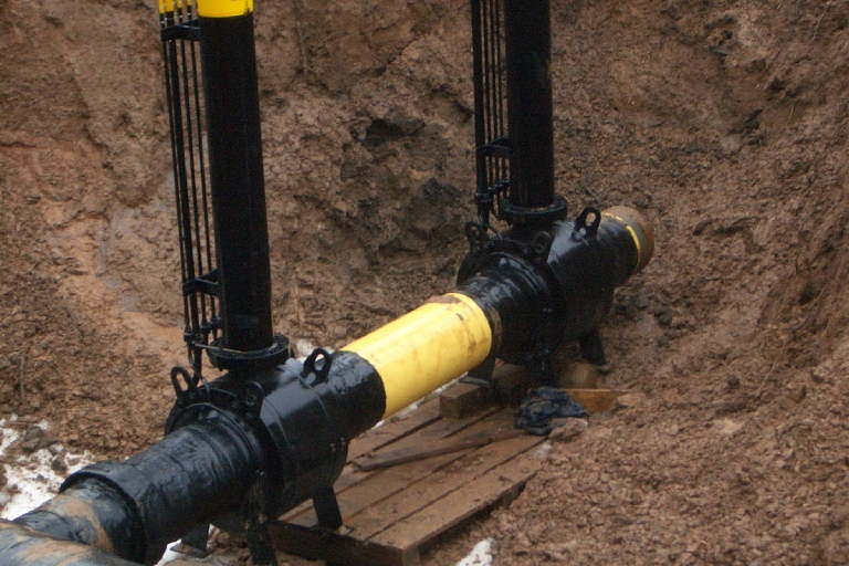 Construction of main gas and oil pipelines