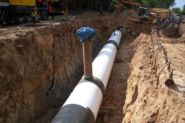 Gas and oil pipeline installation