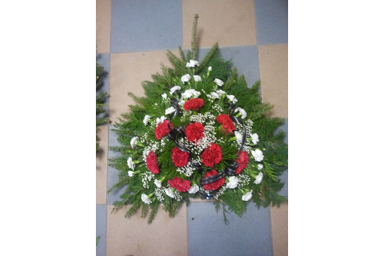 Mourning wreaths rich in flowers in Rezekne