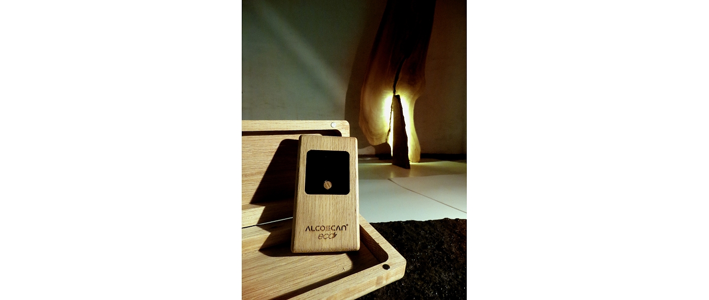 Breathalyzer with wooden body