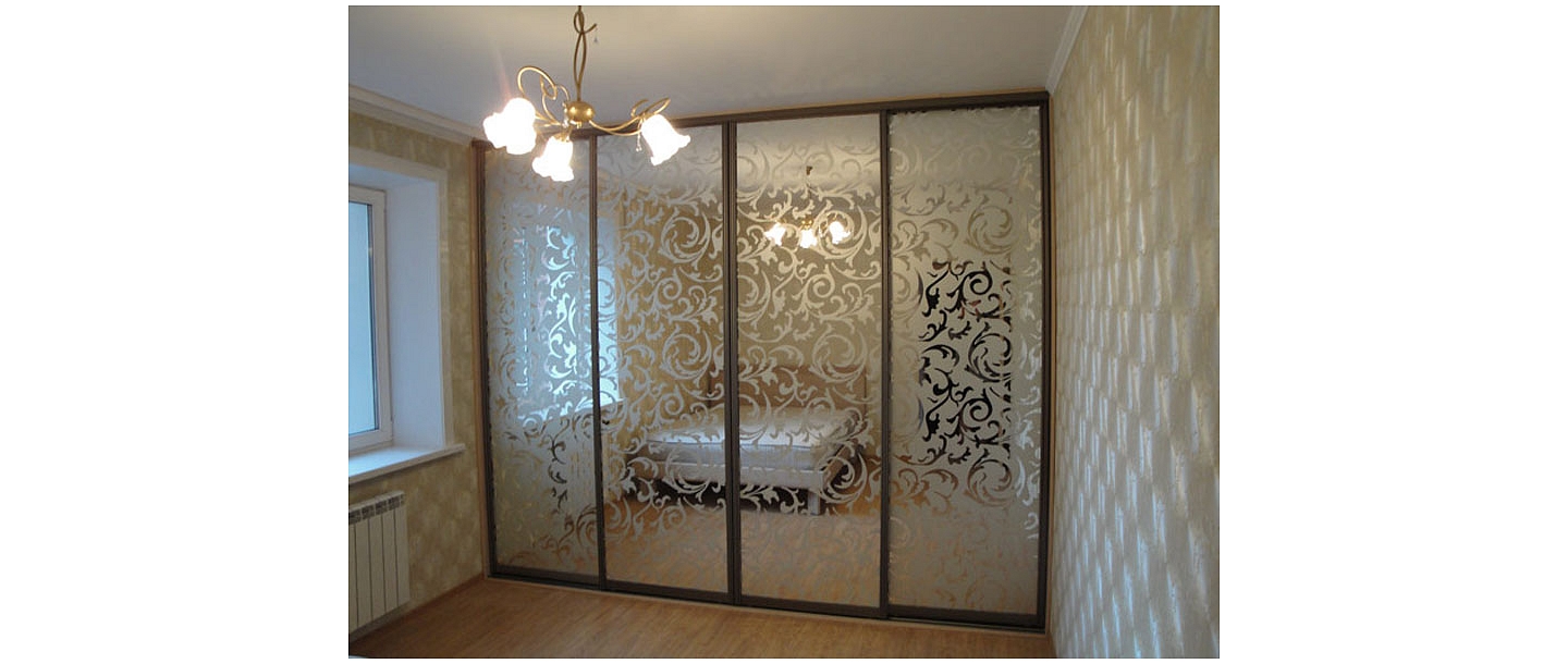 Glass partitions for the bathroom