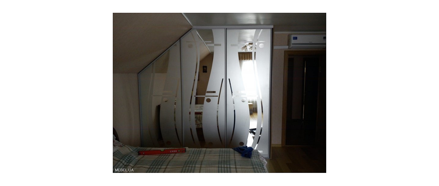 Glass doors for shower cabins