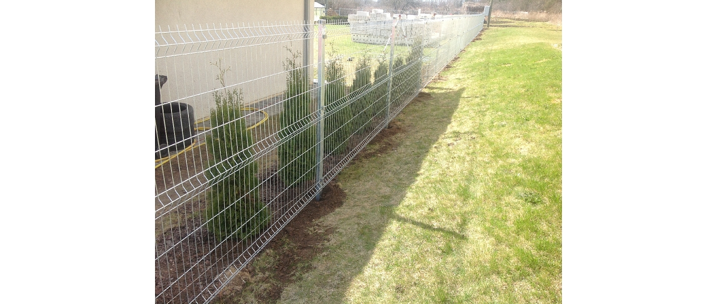 Panel fence, installation