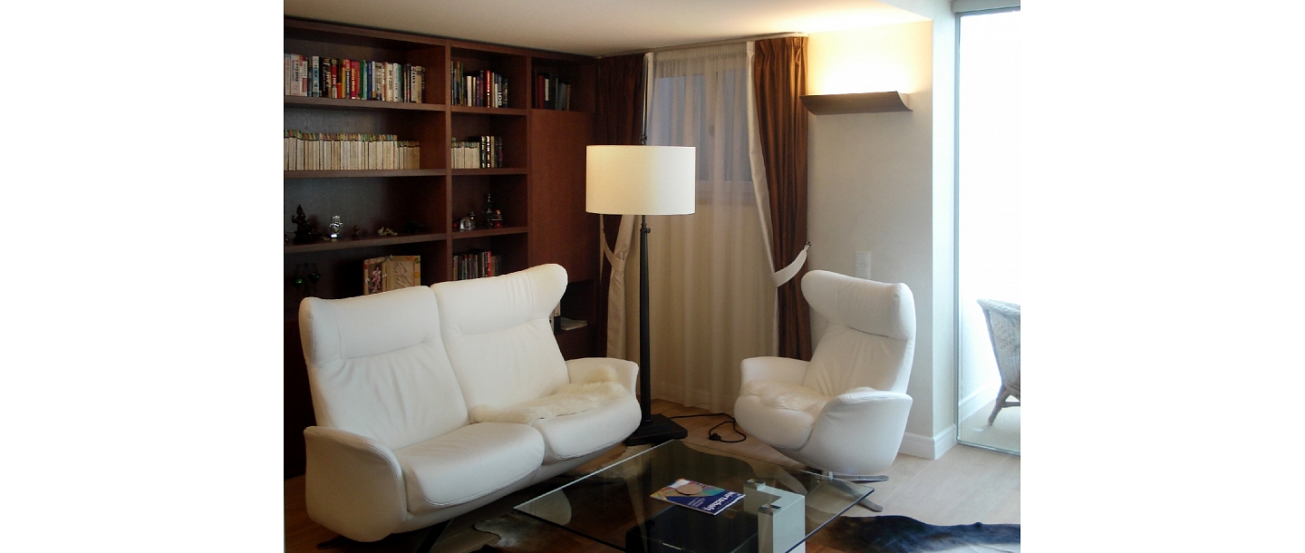 Лампа стоящая для кабинета