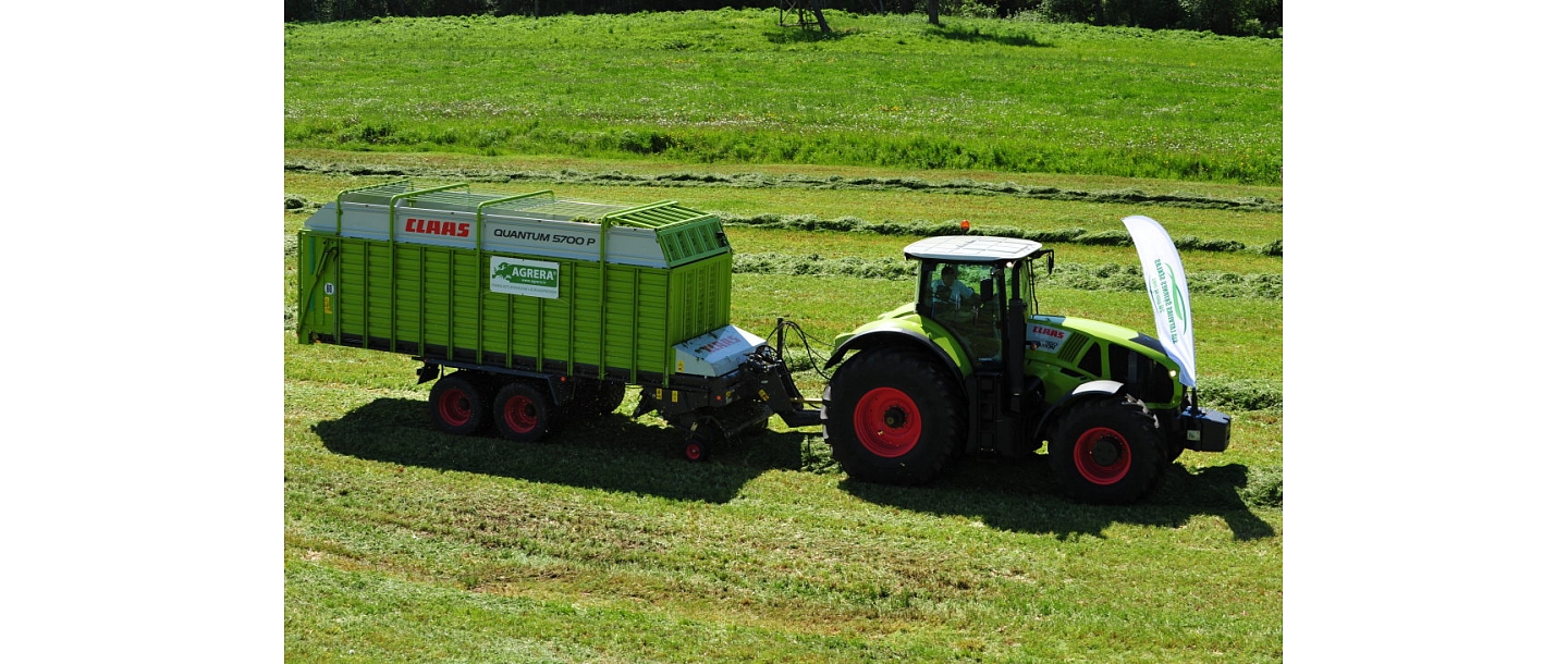 Savacējpiekabe Claas Qantum traktors Konekesko