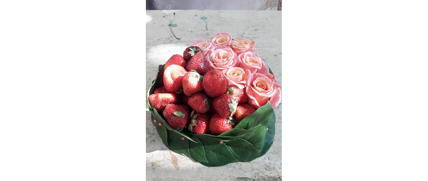 Flowers in a box, slotted compositions